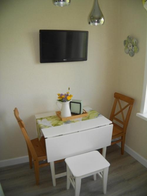 Не смотря на то, что кухня маленькая, мы очень хотели сделать её уютной! 01