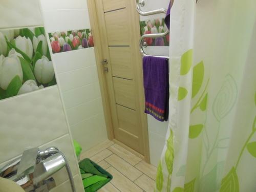 Очень хотела ярких красок в ванной комнате. 07