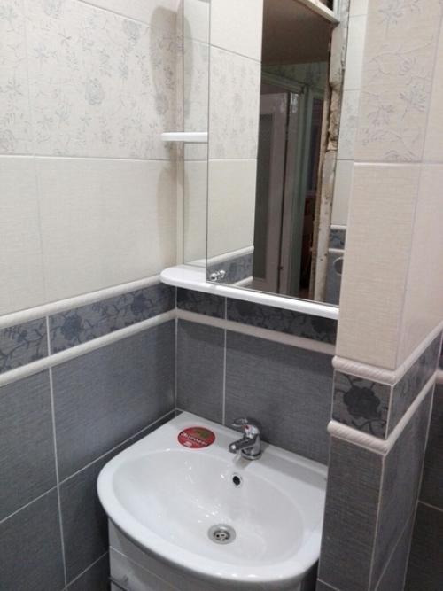 У нас очень скромных размеров ванная комната имеется. 05