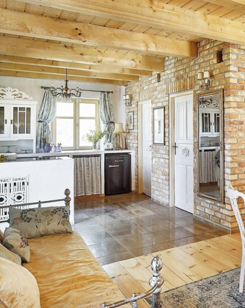 В этом доме вся мебель старая. 05