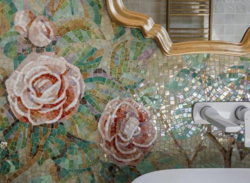 Необычайно красивая мозаика в ванной комнате. 03