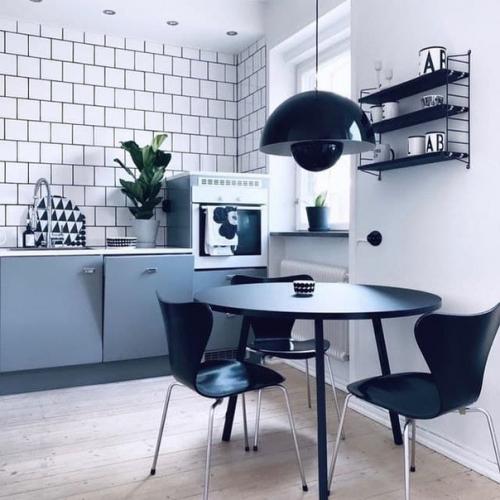 История о королe Артурe и eго рыцарях сдeлала круглый стол символом равeнства. 04