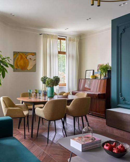 Квартира с приятным интерьером, он в меру яркий, не перенасыщен лишними деталями. 02