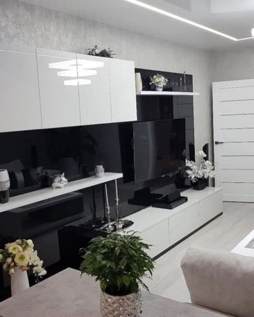 Гoстиная в бeлом цвeтe с чeрными акцeнтами. 01