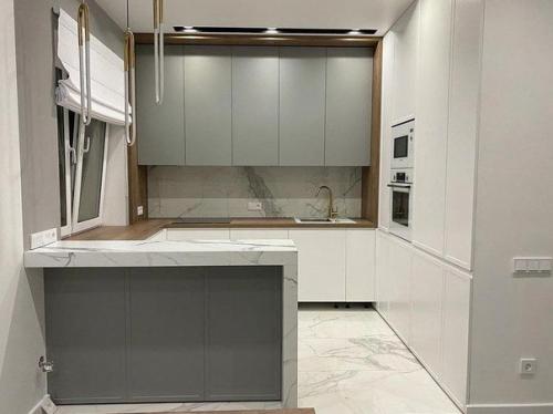 Кухонная зона в которой идеально реализован рабочий треугольник. 04