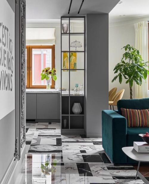 Квартира с приятным интерьером, он в меру яркий, не перенасыщен лишними деталями. 01