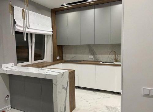 Кухонная зона в которой идеально реализован рабочий треугольник. 02