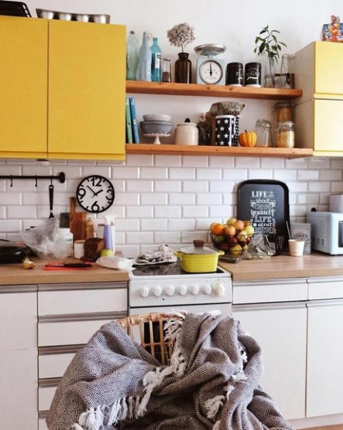 Небольшая квартира, которая точно поднимет настроения. 05