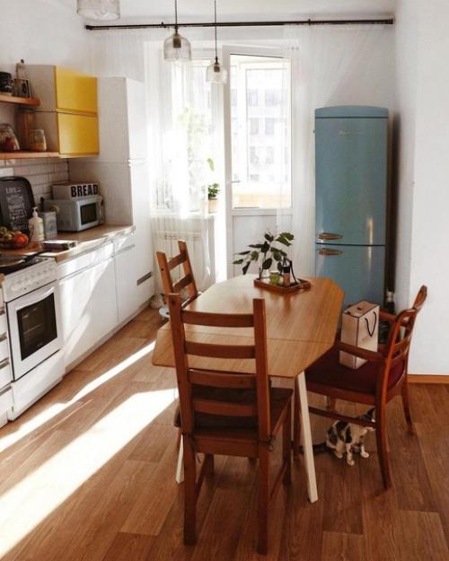 Небольшая квартира, которая точно поднимет настроения. 01