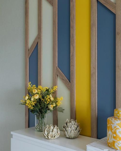 Кухня - гостиная оформленная в ярких и очень жизнерадостных оттенках. 
