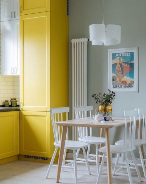 Кухня - гостиная оформленная в ярких и очень жизнерадостных оттенках. 04