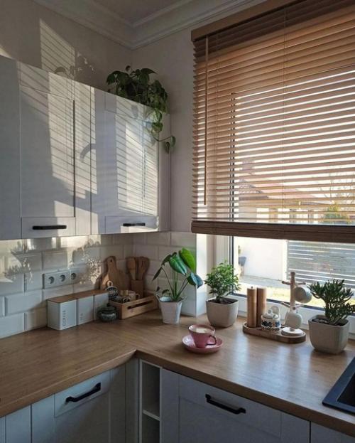 Уютная кухня в светло-голубых оттенках. 02