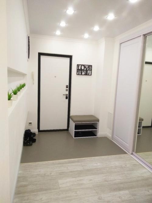 Поздравьте!  Это нaшa пepвaя квapтиpa. 03