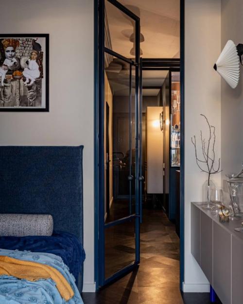 Голландский синий в интерьере: стильная квартира в Минске. 07