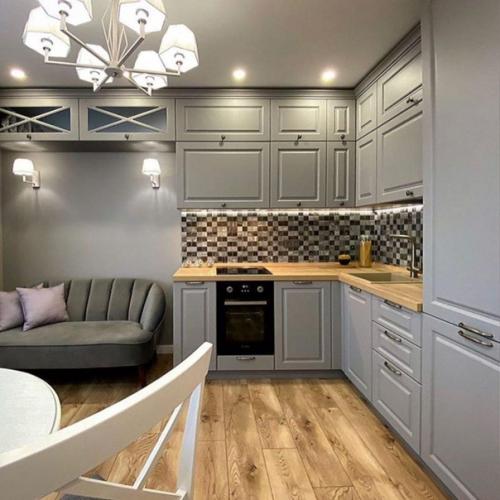 Стильный серый цвет на кухне. 01