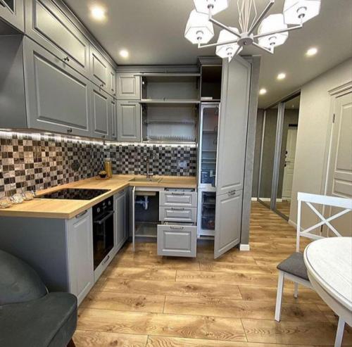 Стильный серый цвет на кухне. 07