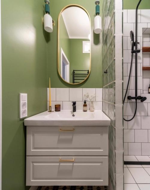 Эта квартира в сталинке расположена. 01