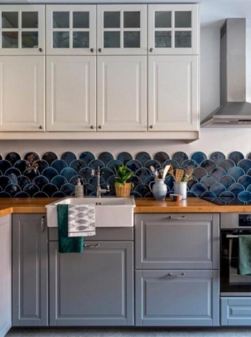 Интересная квартира. С необычным декором, и замечательно подобранными цветами.