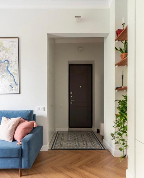 Эта квартира в сталинке расположена. 08