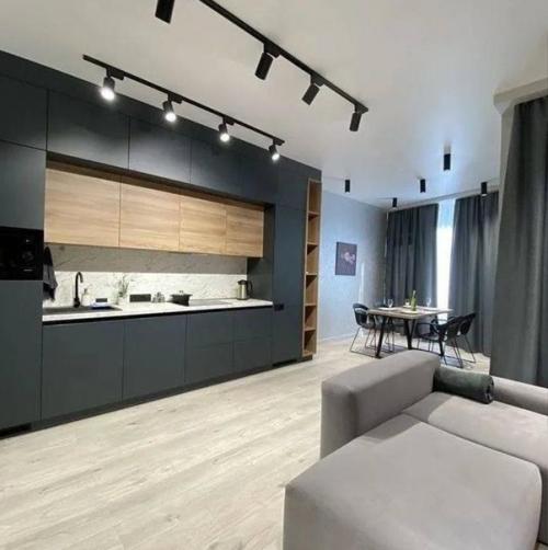 Бюджетный ремонт.  Делали сами без дизайнера, но кажется получилось неплохо. 02