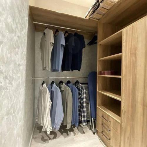 Бюджетный ремонт.  Делали сами без дизайнера, но кажется получилось неплохо. 04