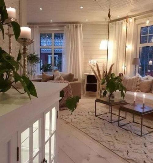 Много света и огоньков.