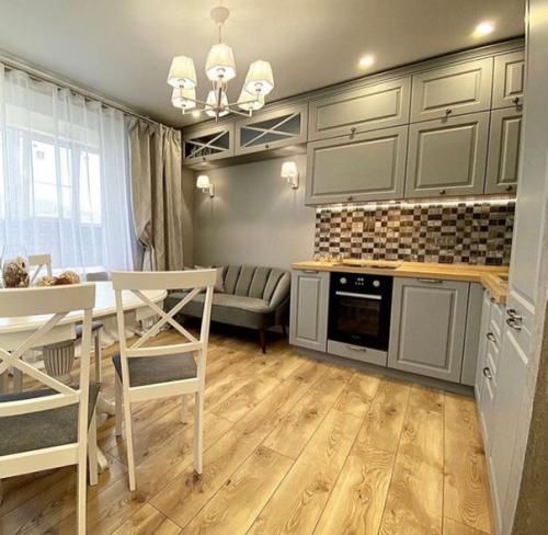 Стильный серый цвет на кухне. 03