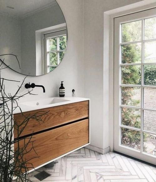 Ванная комната с большими окнами. 02