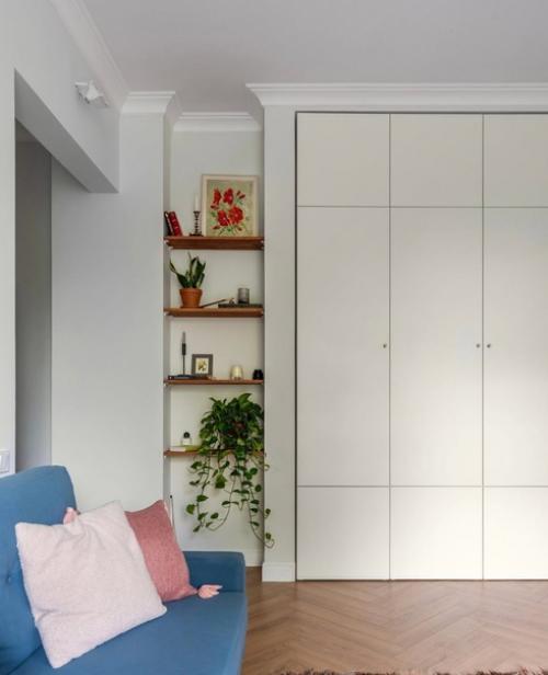 Эта квартира в сталинке расположена. 06