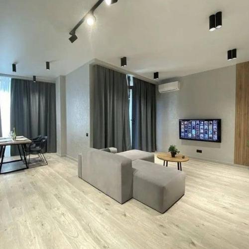 Бюджетный ремонт.  Делали сами без дизайнера, но кажется получилось неплохо. 08