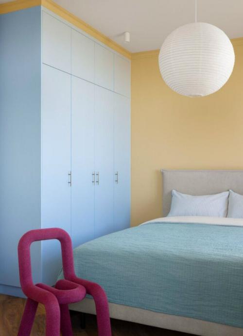 Лимонный сорбет и пыльно - синий: смелый интерьер двушки. 06