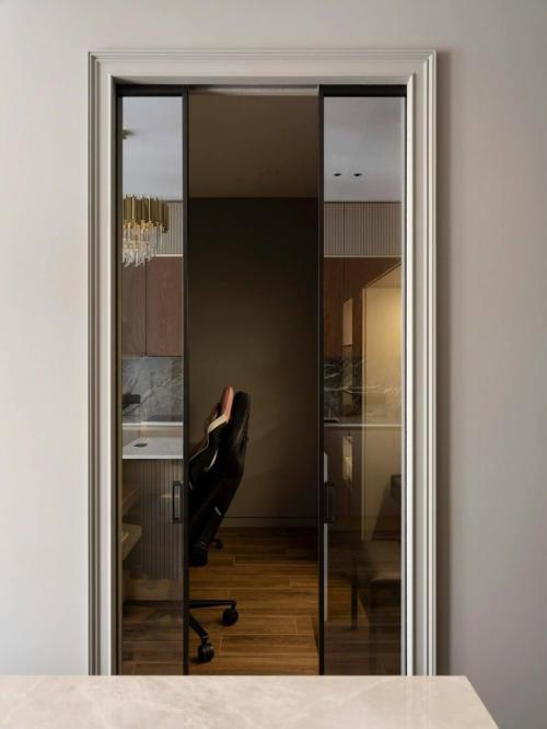 Молдинги и золото: квартира в Санкт-петербурге для молодой семьи. 05