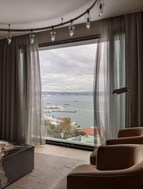 Элегантная простота кухни - гостиной. 01