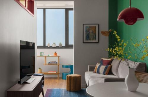 Лимонный сорбет и пыльно - синий: смелый интерьер двушки. 05