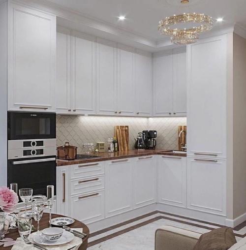 Светлая кухня, выглядит очень симпатично. 04