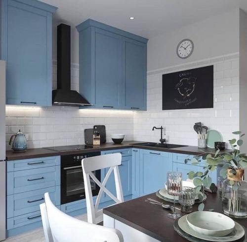 Голубой с коричневым. 06