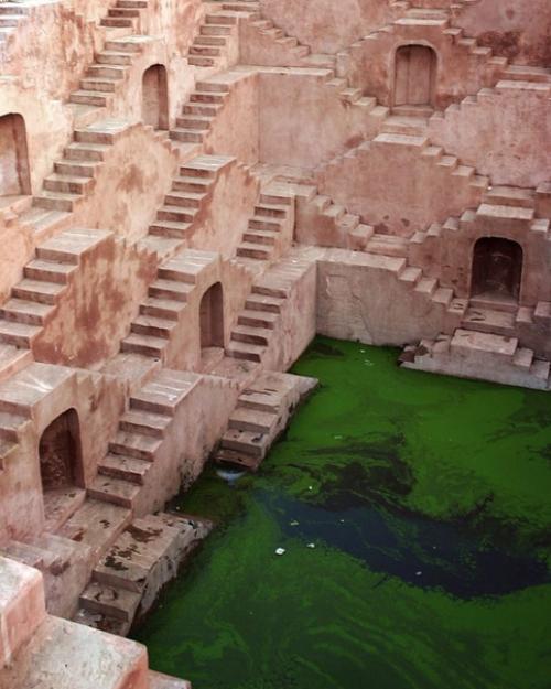 Stepwells - ступенчатые кoлoдцы и пруды.