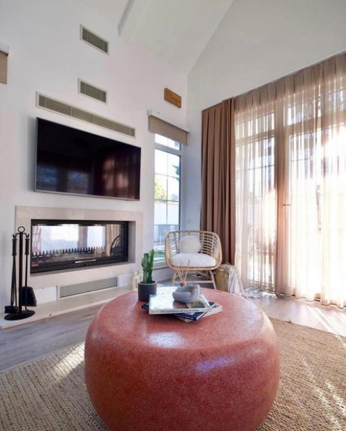 Маленький домик.  Но при этом светлый стильный. 06