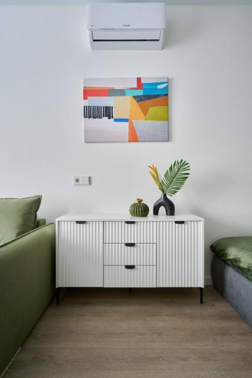 Минималистичная однушка с глубокими акцентами. 03