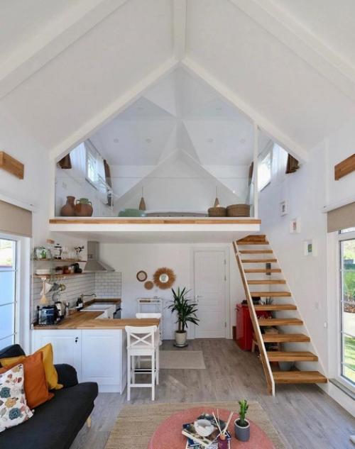 Маленький домик.  Но при этом светлый стильный. 08