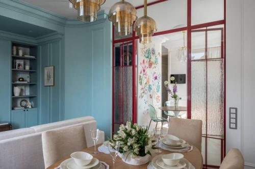 Трёхкомнатная квартира с акцентными панно и характером. 04