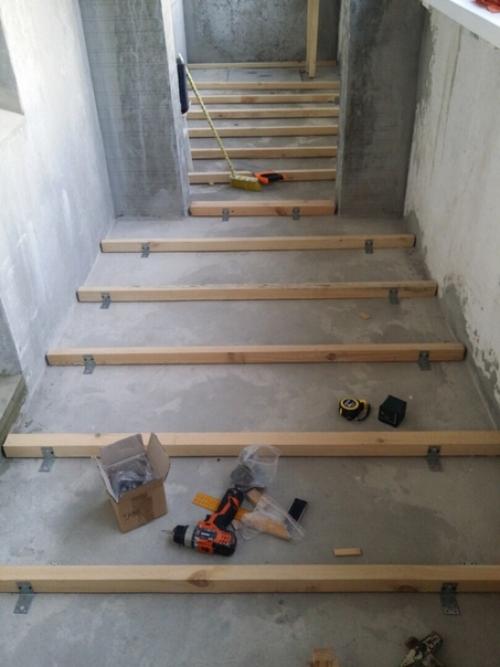 Делал балкон по выходным, это заняло много времени.