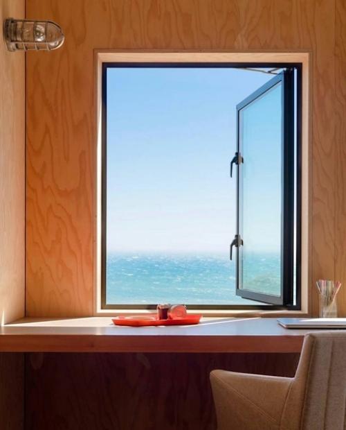 Вот это вид за окном.