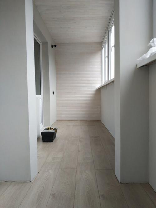 Делал балкон по выходным, это заняло много времени. 06