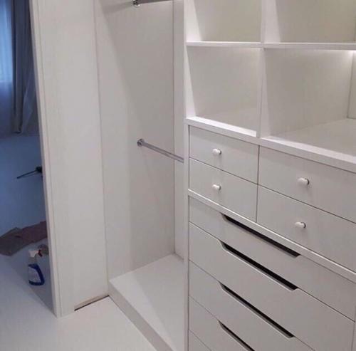 Очень - очень давно просила мужа о гардеробной.