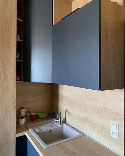 Решили сделать кухню под самый потолок. 06