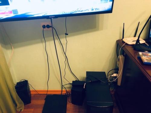 Здравствуйте подскажите как скрыть провода, 7 штук?