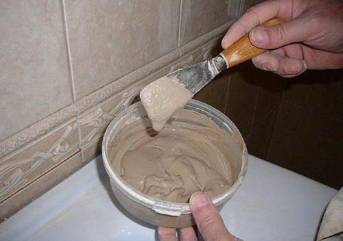 Все варианты заделки швов между плиткой и ванной. 05