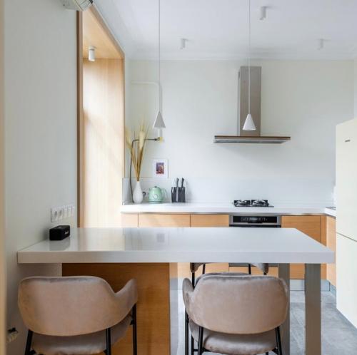 Свет и чистота в старинном жилом фонде. 01