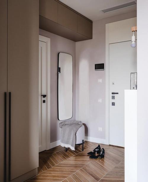 Дизайнер этот интерьер сделал.